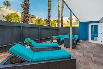 Anaheim Plaza Hotel