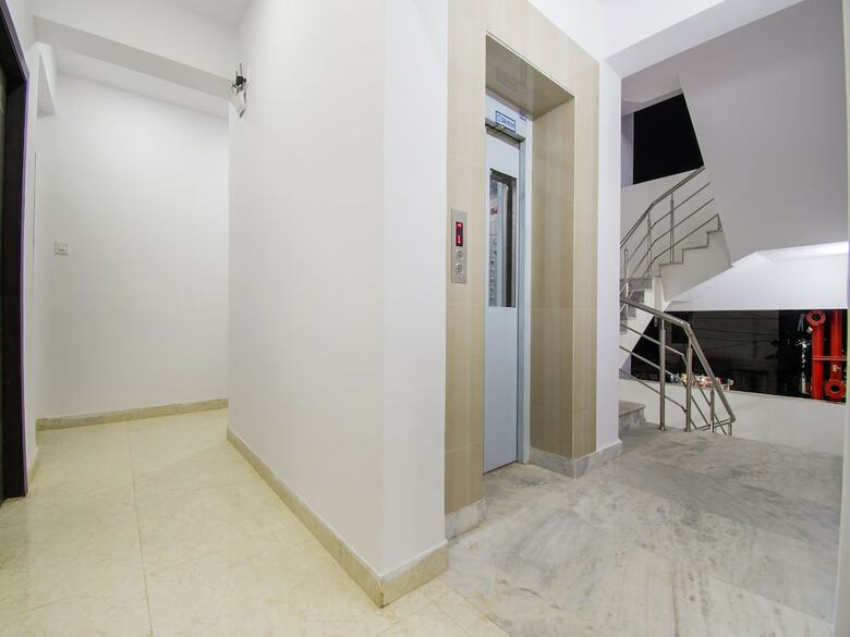 Oyo 26974 Hotel S G International