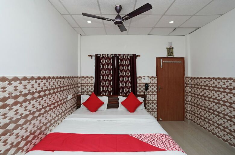 Hotel Oyo 24224 Varsha Resort