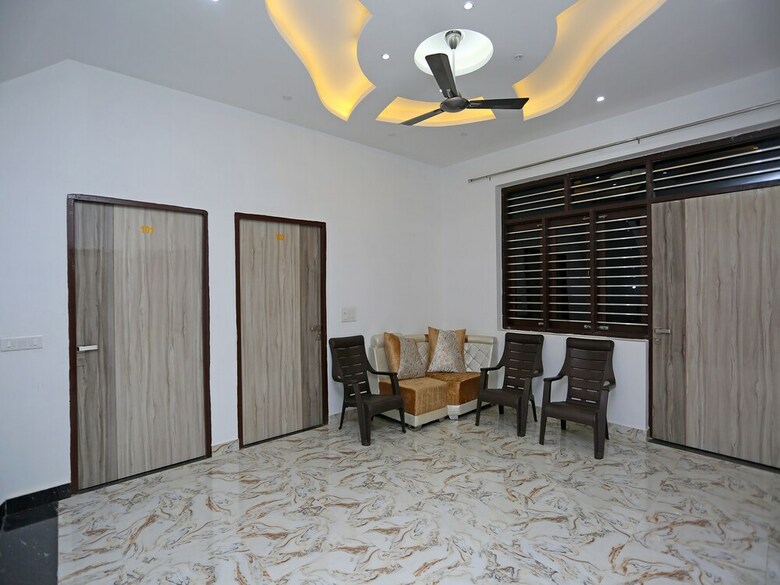 Oyo 26628 Hotel Rest Palace