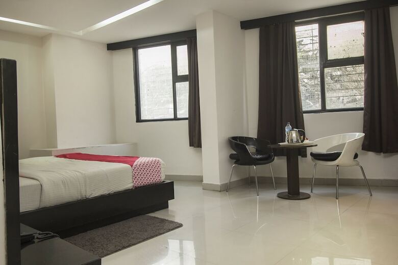 Hotel Oyo 28171 Kava Suites