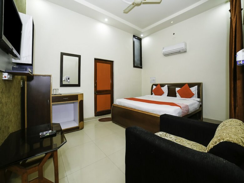 Oyo 28071 Hotel Prakash Regency