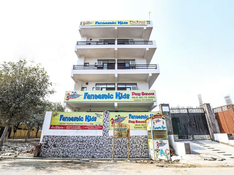 Apartamentos Oyo 27881 Living Sector 135