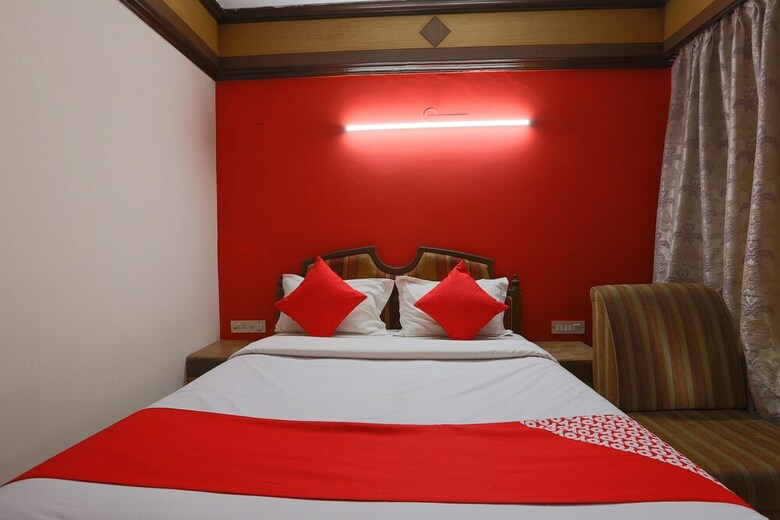 Hotel Oyo 24364 Shiv Shanthi Grand