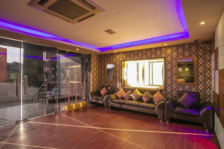 Hotel Capital O 11186 The Lark