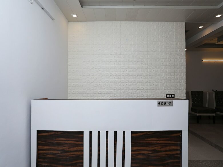Oyo 14945 Hotel Uk-07