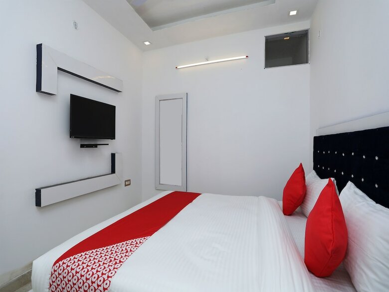 Oyo 14945 Hotel Uk-07