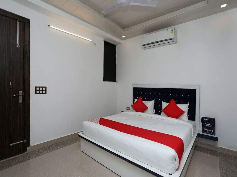 Oyo 14945 Hotel Uk-07