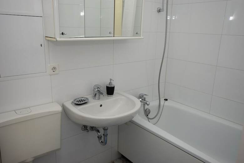 Ab Apartment 108