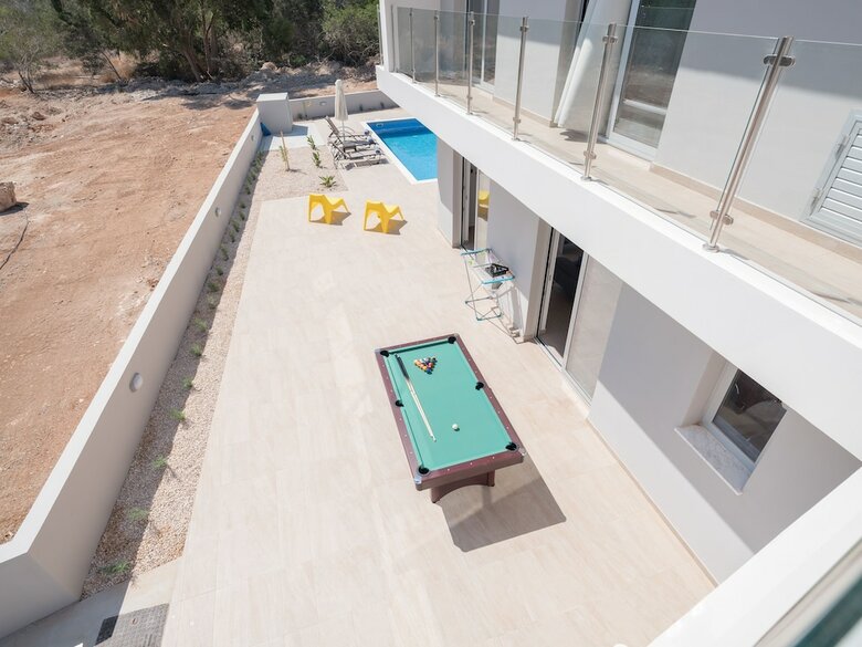 Polymnia Villa 490b