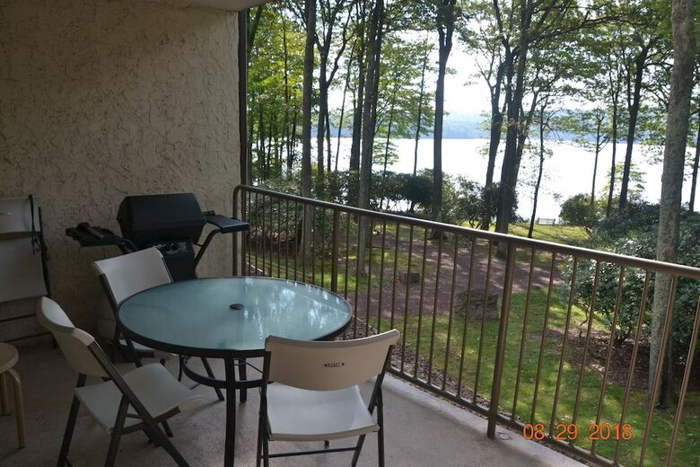Cozy Pocono Mountain Escape