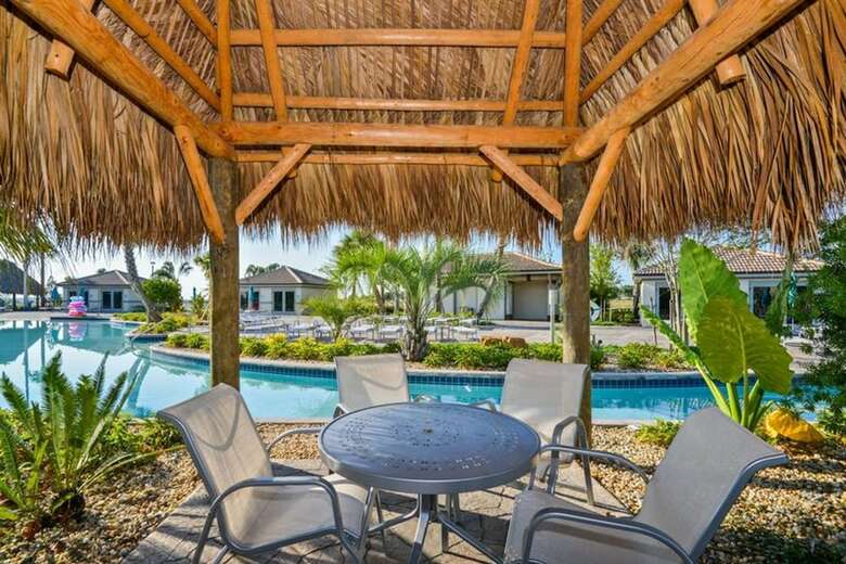 Modern Star Wars Vacation Home Cg1593