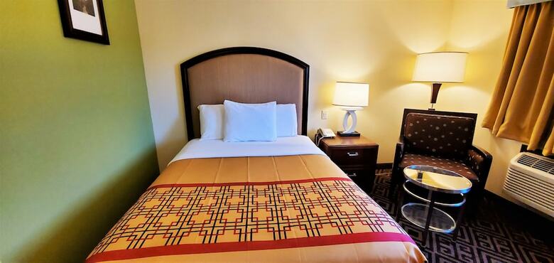 Hotel Travel Inn & Suites