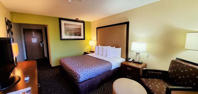 Hotel Travel Inn & Suites