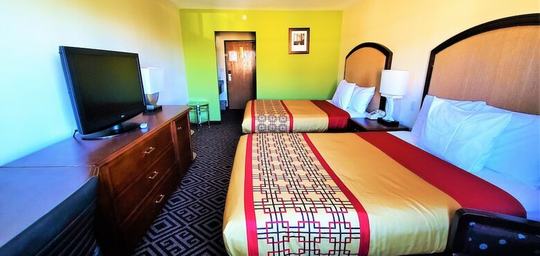 Hotel Travel Inn & Suites