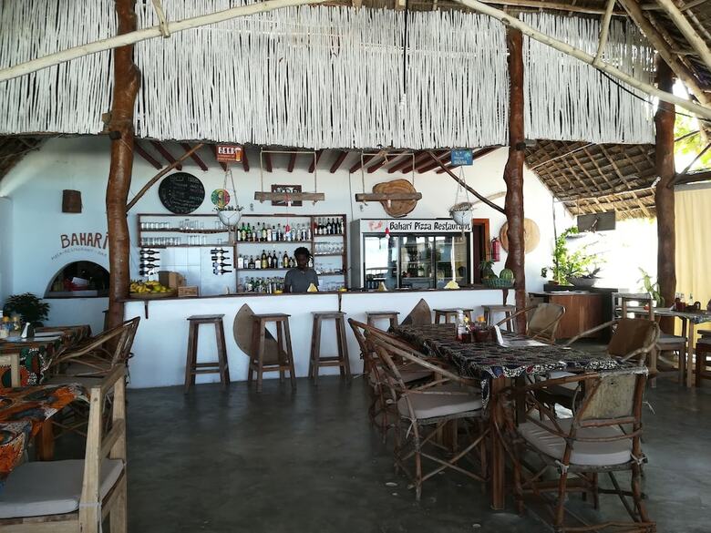 Bed & Breakfast Bahari Pizza Restaurant And Bungalows