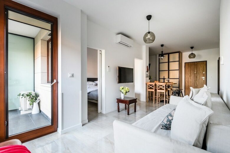 P&o Apartments Solec 13 With AC