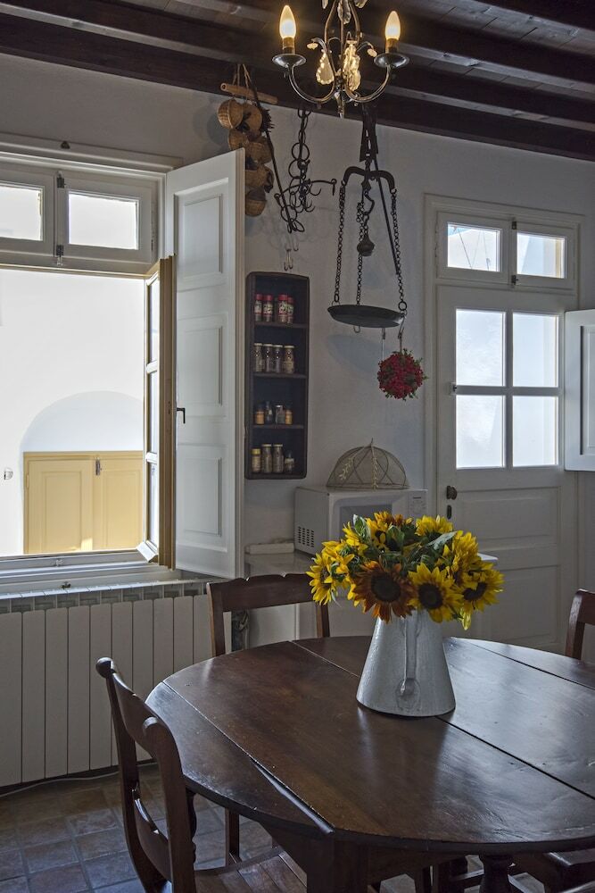 Villa Erato Traditional Town House