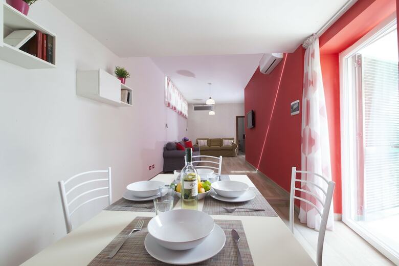 G&g Sorrento Apartments
