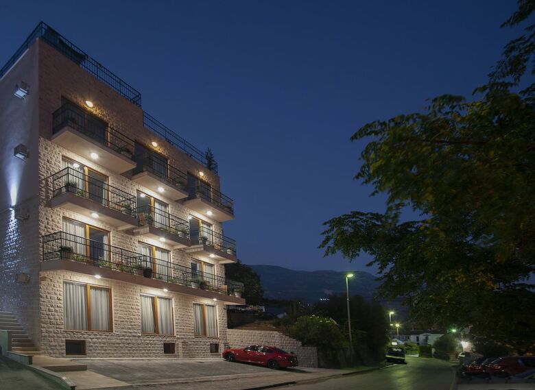 Hotel Twelve
