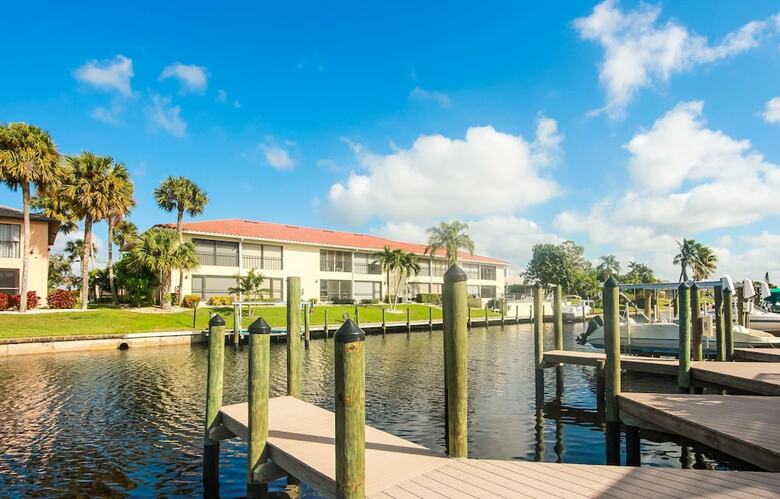 Seatuit Condominiums With Boat Slip