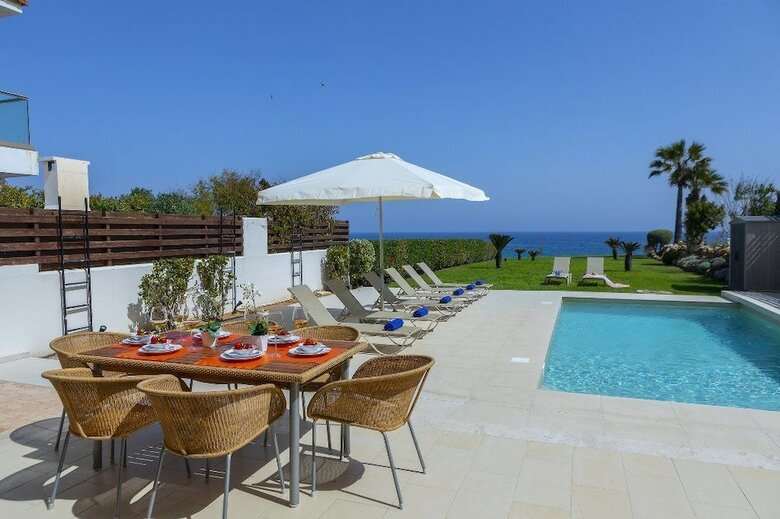 Protaras Beachfront Villa Pietra