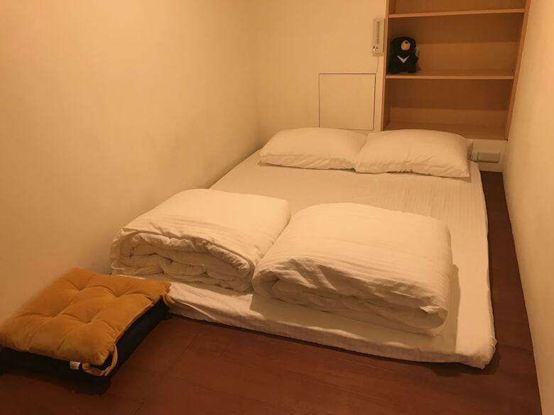 Hostal Flora Bnb