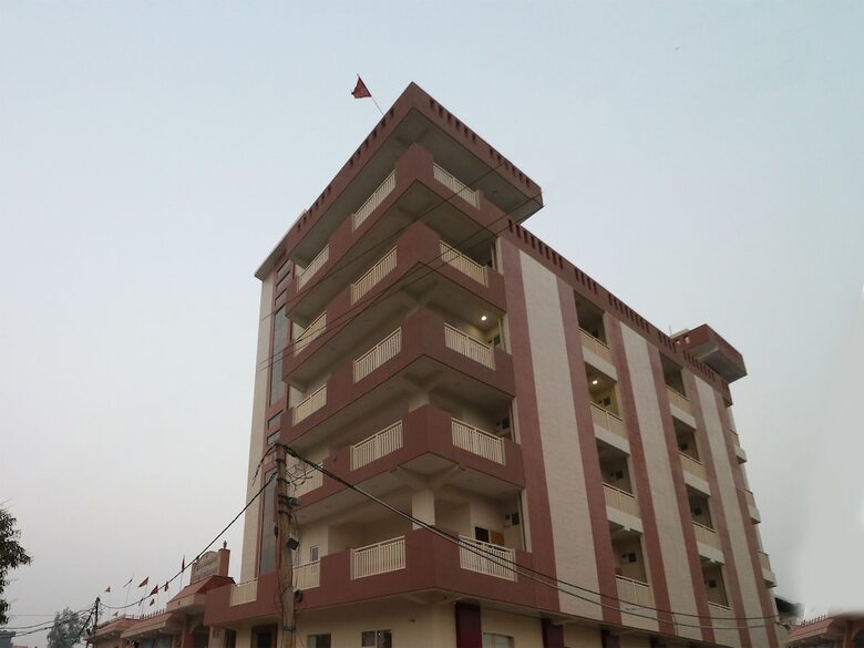 Oyo 28629 Hotel Crosswind