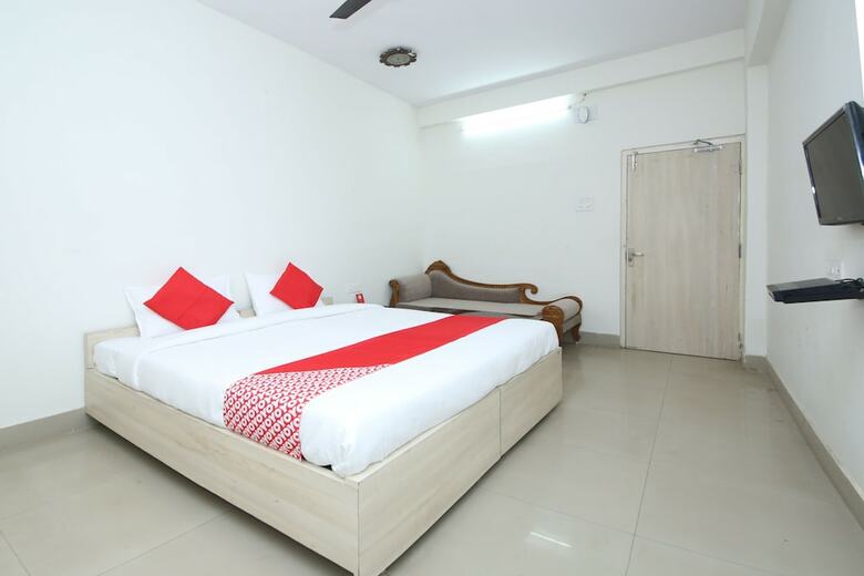 Hotel Oyo 25064 Chandrika