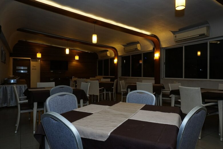 Capital O 28762 Skylark Business Hotel