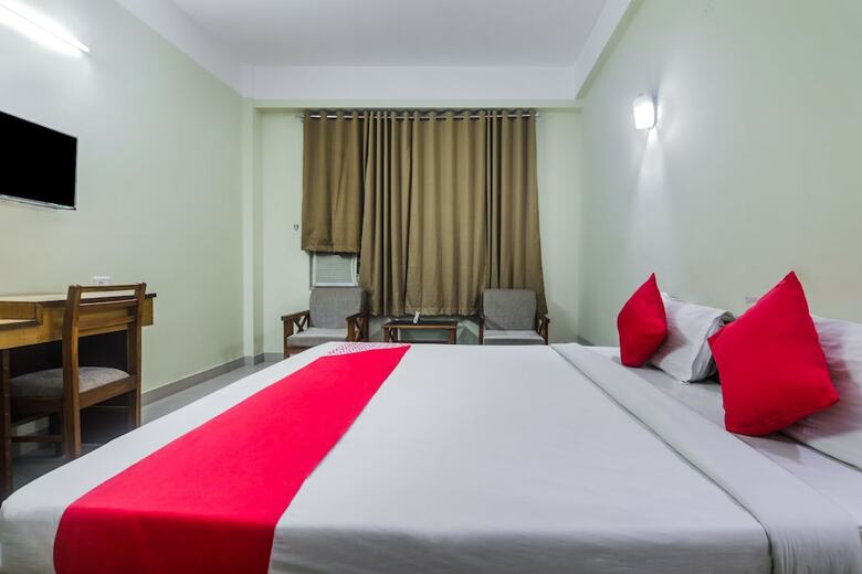 Oyo 26683 Earl Grey Hotel