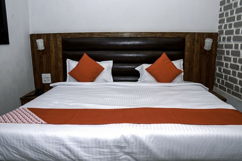 Oyo 23178 Hotel Raj Mandir