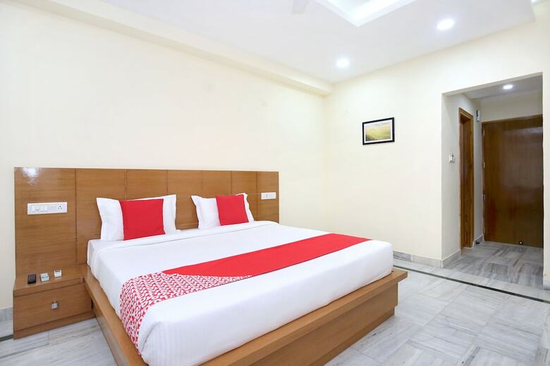 Oyo 12767 Hotel Grand Chinar