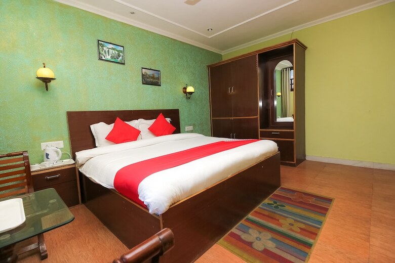 Oyo 8367 Hotel The Woodz