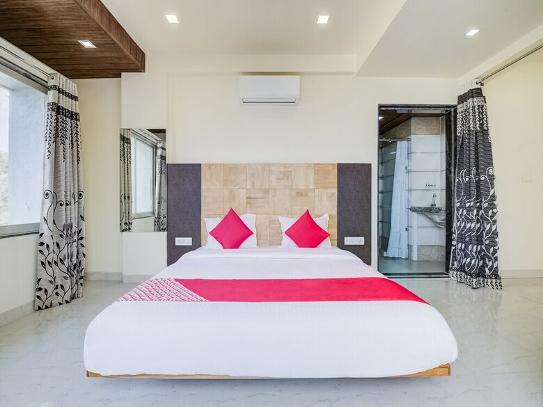 Oyo 28164 Hotel Shubham Inn