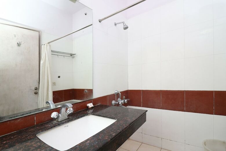 Hotel Oyo 28033 Pradha Grand