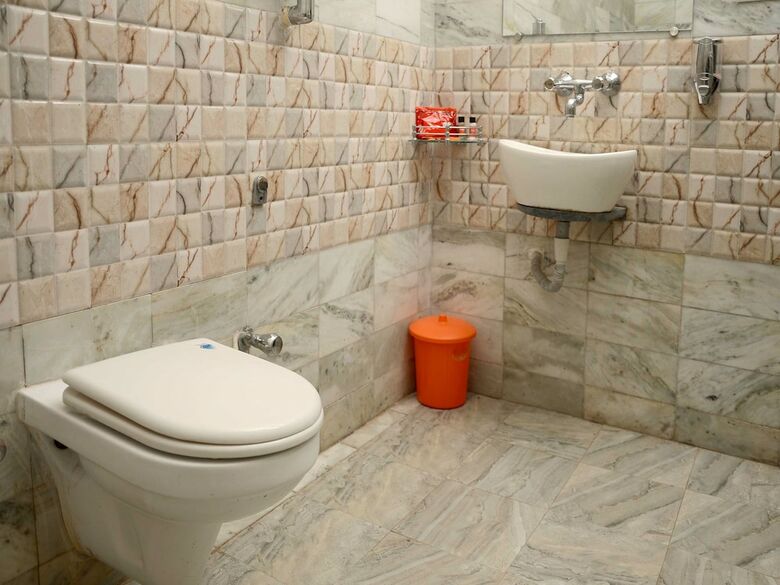 Oyo 24851 Hotel R Continental