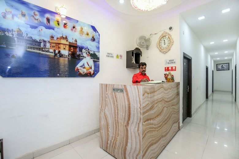 Oyo 24851 Hotel R Continental