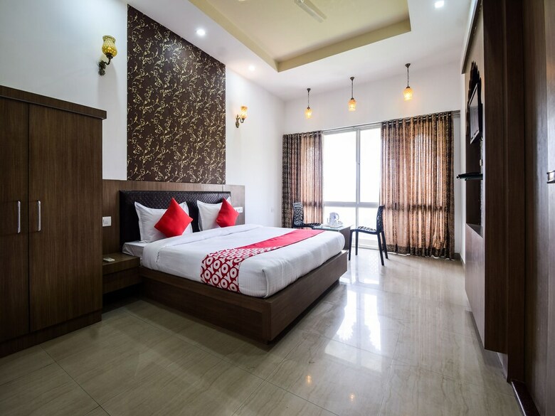 Hotel Oyo 28253 Jmd Palace
