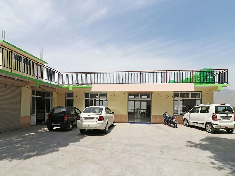 Oyo 13655 Hotel Benog Breeze