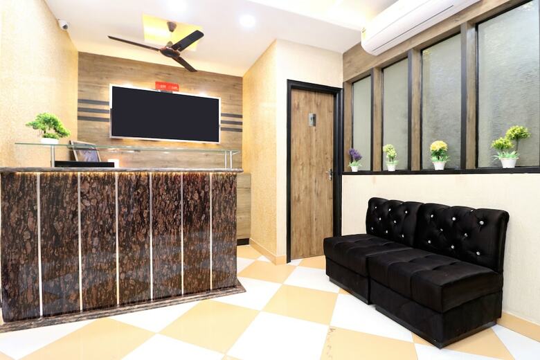 Oyo 27972 Hotel Pakeeza