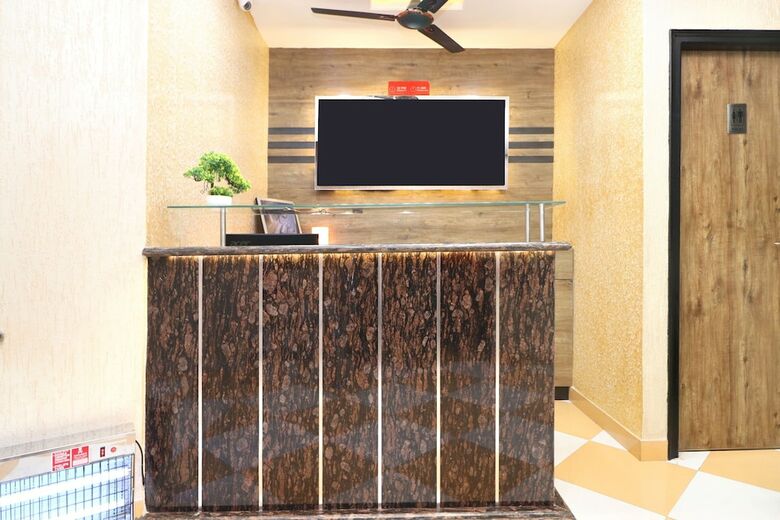 Oyo 27972 Hotel Pakeeza