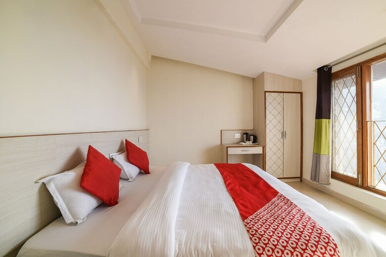 Hotel Oyo 24895 Mid Town