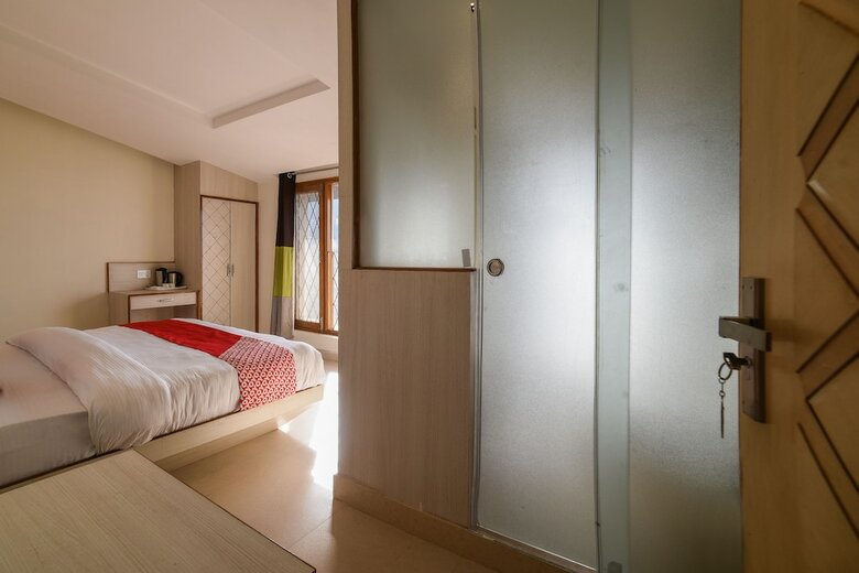 Hotel Oyo 24895 Mid Town