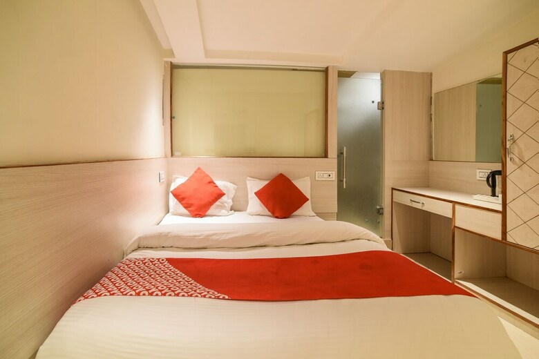 Hotel Oyo 24895 Mid Town