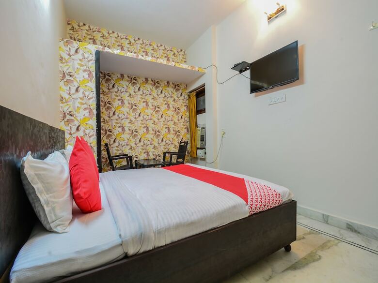 Hotel Oyo 19463 Sapphire Palace