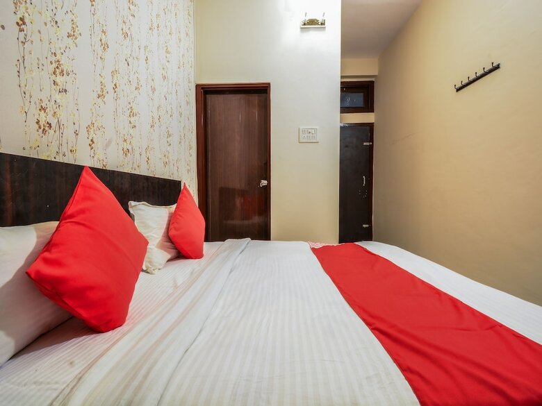 Hotel Oyo 19463 Sapphire Palace