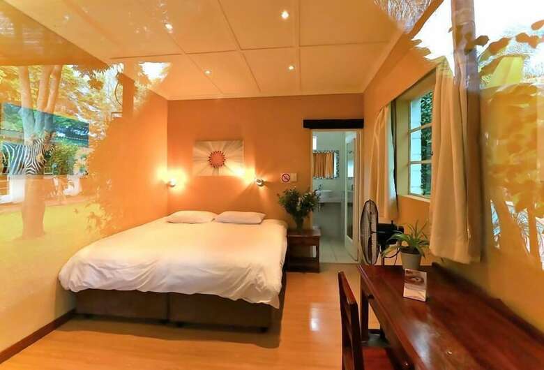 Hotel Travellers Guest House