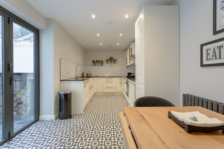 Apartamentos Spacious 1 Bedroom Flat With Garden