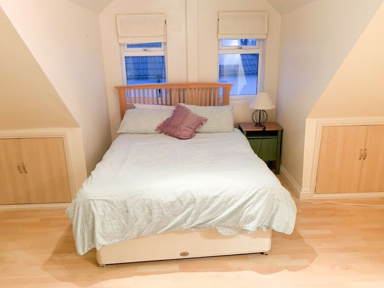 3 Bedroom House With Free Parking